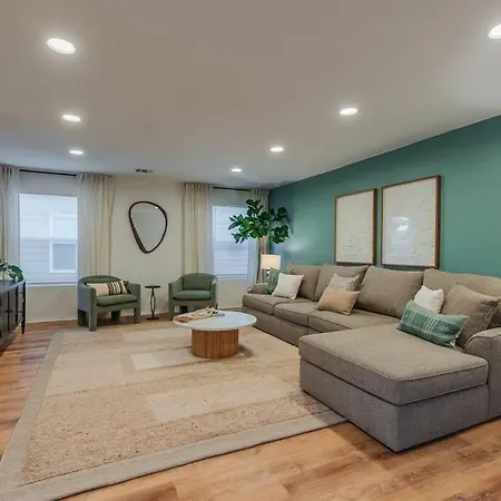 Newly Renovated! Spacious 4 Bedroom House 5 Min To La Cantera & Six Flags